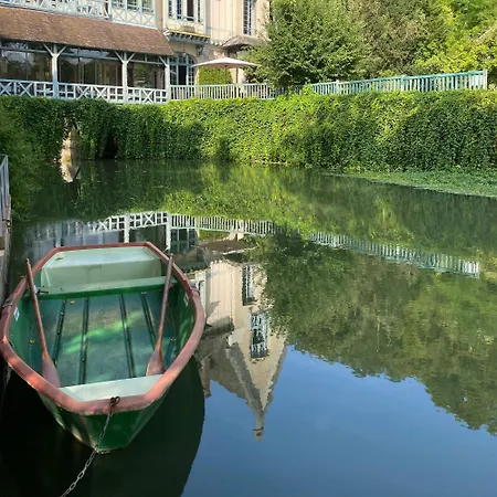 Отель Le Moulin De 4*